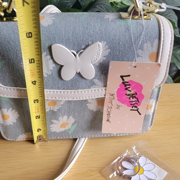 BETSEY JOHNSON Floral Blue and Cream Women's Crossbody Bag With Daisy Keychain - Picture 5 of 8